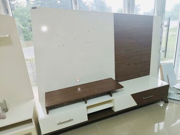 TV altlığı: Modern və yeni TV stend satılır – ideal vəziyyətdə! Zövqlə seçilmiş