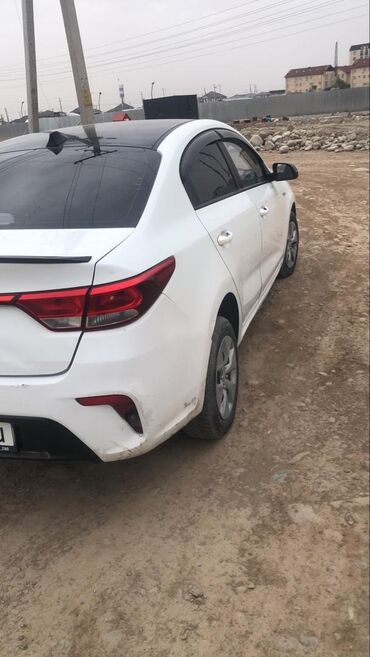 боковое правое зеркало: Kia Rio: 2018 г., 1.4 л, Автомат, Бензин, Седан