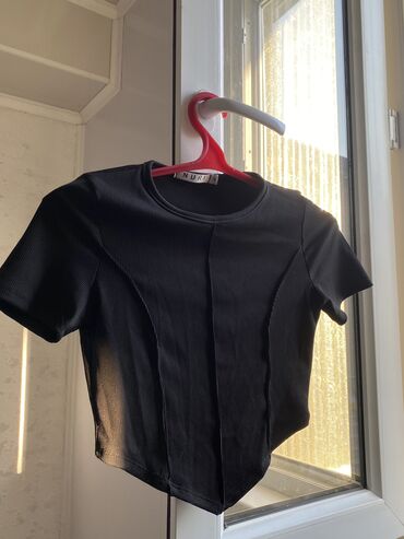 женские футболки черные: Топ, Кроп, Made in KG, M (EU 38), XL (EU 42)