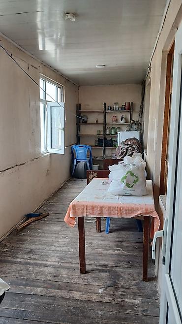 ev kirayesi: Kirayə mənzil – 3 otaq - Plan: dəhliz, 2 ayrı otaq, mətbəx, sanitar — 10
