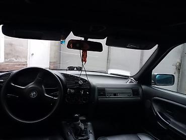 015 maşını: BMW 3 series: 1.6 l | 1993 il Sedan — 4