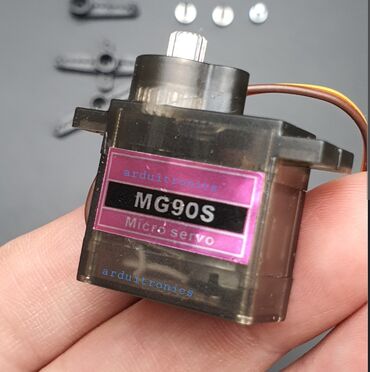 Planşetlər: Şəffaf korpuslu və arduitronics brendli MG90S mikro servo mühərrik. Bu