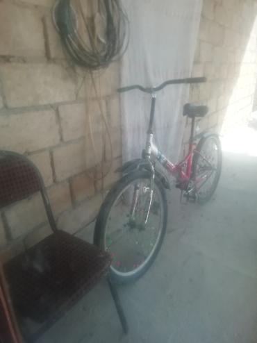2 tekerli scooter: Uşaq/yeniyetmə velosipedi - Çərçivə: aşağı enişli, polad, qırmızı-ağ — 1