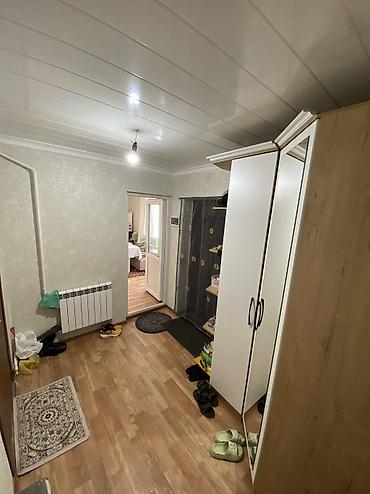 Продажа коттеджей и домов: 🏡 Абдан жакшы жерде жайгашкан ушул үй сатылат 📍Дареги: ж/м Көк-Жар — 12