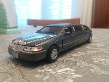uşaq yellencekleri instagram: 1999 lincoln town car limousine. Kinsmart firmasının.1/36 ölçüdə Uzunu