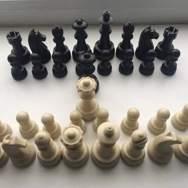 Шахматные фигуры Stanton 8,с качественным шахматным ковром