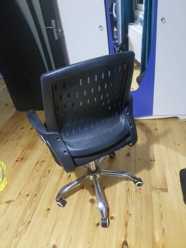 Ofis və oyun kresloları: Təkərli, Qolları tənzimlənmir, Parça — 11