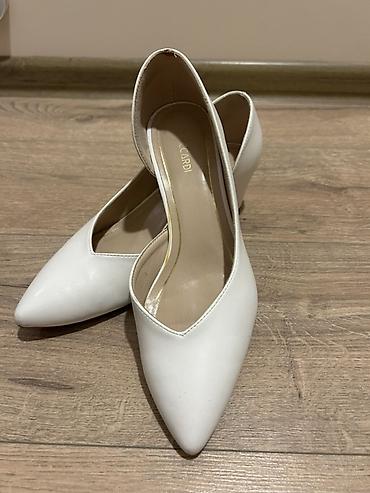 Digər ayaqqabılar: 1.Ботинки Натуральная кожа Размер 39 Цена 60 azn 2. Зимние ботинки — 19