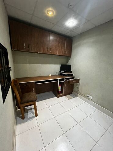 Mağazalar: Kommersiya obyekti – İcarəyə verilir.Qiymetde endirim olacaq. -Obyekt — 14