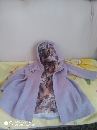 Сырткы кийимдер: Тёплое пальто на девочку 4-6 летнежно сиреневого цвета, в отличном
