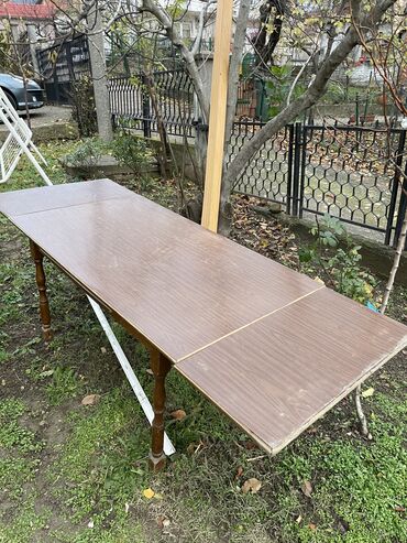 Izgubljeno-nađeno, dajem besplatno: Poklanjam dva stola. Stolovi se nalaze u kaludjerici na lalafo.rs — 10 Izgubljeno-nađeno, dajem besplatno: Poklanjam dva stola. Stolovi se nalaze u kaludjerici — 10