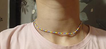 melek boyunbagi: Rəngarəng muncuqlardan hazırlanmış boyunbağı (choker) - Xırda ölçülü — 1