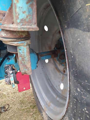 Traktorlar: Minsk Traktor Zavodunun Belarus seriyasından dördçəkən traktor — 25