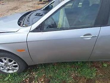 ajkula auto: ALFA 156 VRATA 612A | Vrata alfa 156 karavan kod boje 612a cena se — 1