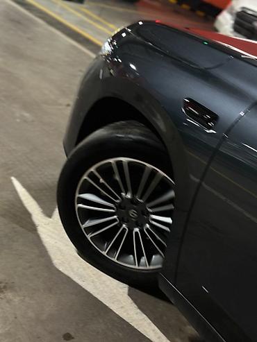 Lixiang: Lixiang L9: 2024 г., 1.5 л, Вариатор, Гибрид, Кроссовер — 2