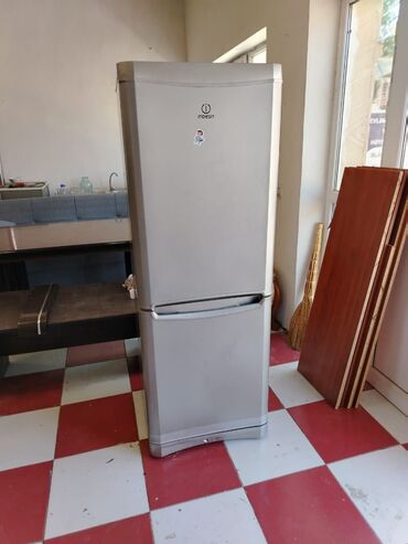 Nehrə aparatları: AylinIndesit soyuducu satilir 250azn²⁰ nofrosdu.Hec bir problemi
