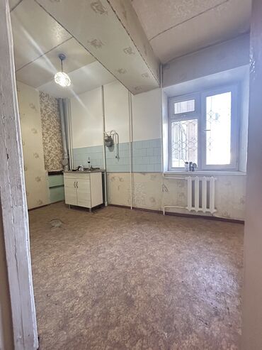 срочно продается однокомнатная квартира: 1 комната, 38 м², Индивидуалка, 3 этаж, Старый ремонт