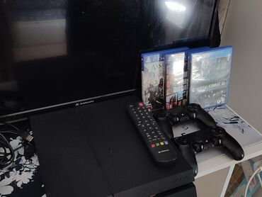 PS4 (Sony PlayStation 4): Продаю PS4 с 3 играми и телевизором. • 3 игры: Assassin's creed