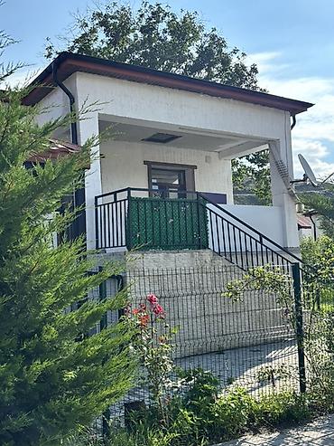 Həyət evləri və villalar: Dağ mənzərəli həyət evi – geniş eyvanlı Üstünlüklər: - Geniş terasda — 4
