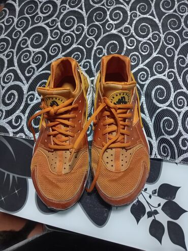 Patike i sportska obuća: Nike, 40.5, bоја - Žuta