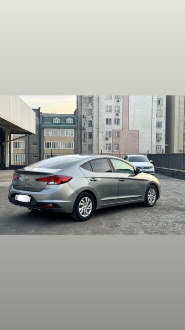 машина хюндай: Hyundai Elantra: 2018 г., 2 л, Автомат, Бензин, Седан