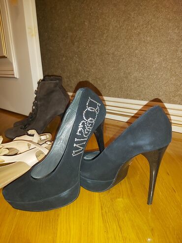 Basanoşka və səndəllər: Ölçü: 39, rəng - Bej, Yeni — 12