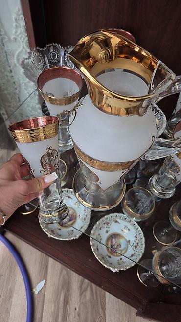 buffet: Məhsul: Qonaq otağı üçün vitrinli mebel dəsti + servis qabları — 2