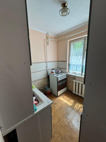 квартиры без ремонта: 2 комнаты, 48 м², 104 серия, 1 этаж, Старый ремонт