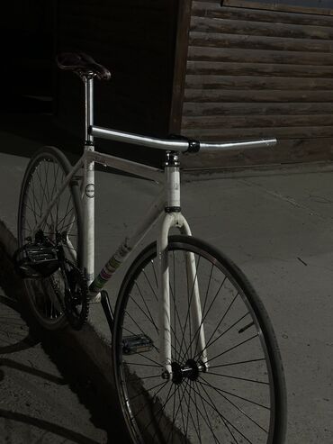Велосипеды: Продаю фикс полностью алюминевая колесо 28 система ота, руль