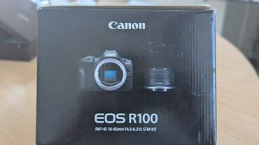 батарейка на фотоаппарат: Компактная цифровая камера Canon EOS R100 черного цвета. это новая