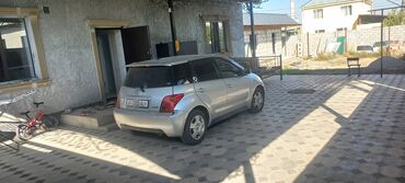 Toyota: Toyota ist: 2003 г., 1.5 л, Автомат, Бензин, Хэтчбэк