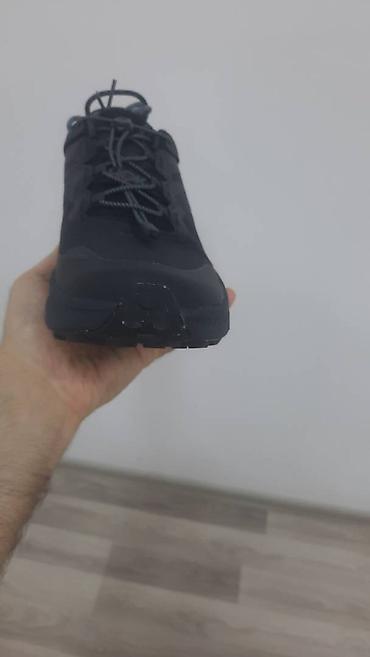 Кроссовки и спортивная обувь: Salam. Ayaqqabı HOKA modelinə aiddir. Ölçüsü 9.5 Bizim ölçü ilə 43.5 — 2