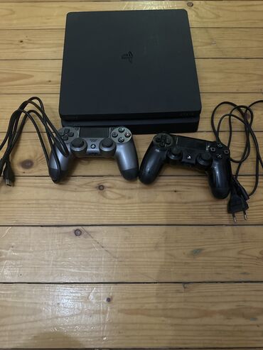 Nintendo Switch: PS4 slim 500 gb İçinde 6 oyun var Fc24 Battlefield 1 UFC 3 GTA 5