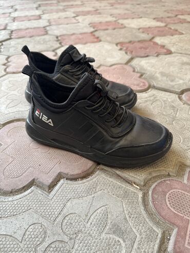 черные мужские ботинки: Продаю ботинки детские-подростковые
Б/у
Размер 38
Цена 650 сом