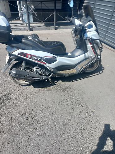 t max: Скутер (макси-скутер) белого цвета с ветровым стеклом и защитными — 1