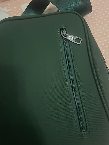 Сумки: Сумка через плечо Lacoste, темно‑зелёная. - Формат: компактная — 4