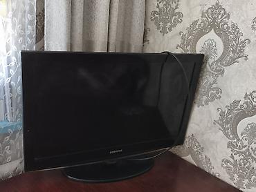 Телевизор Samsung, диагональ около 32" (визуально 31–32"). Плоская
