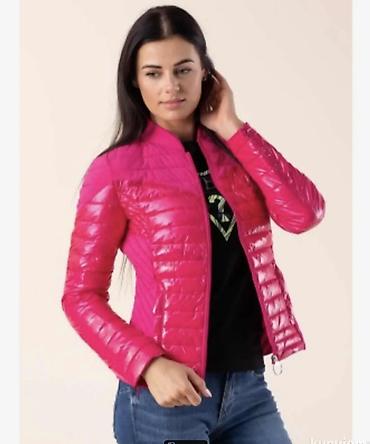 GUESS original jaknica u Barbie bojama, XS veličina. Zaista odlična