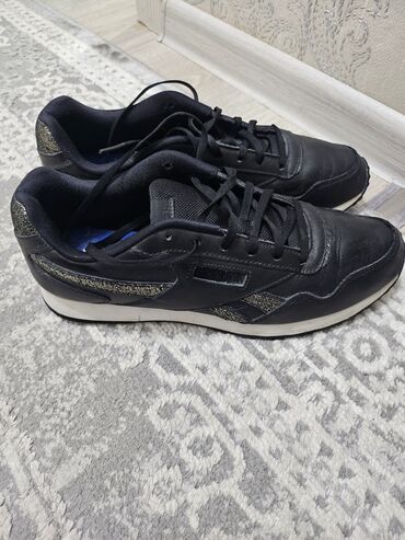 puma спортивный костюм женский: Кроссовки, 40, Reebok, Б/у, цвет - Черный, Самовывоз, Платная доставка