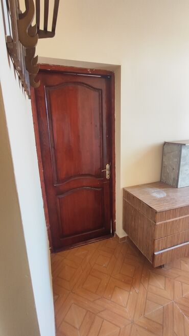 Uzunmüddətli kirayə mənzillər: Komsamol dairesinde. piyada keçidin yanında. 24 saat oba marketin — 10