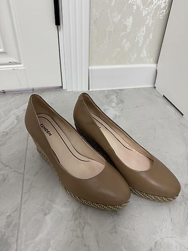 босоножки черные: Туфли, 39, Zenden, Б/у, цвет - Бежевый, Самовывоз — 2