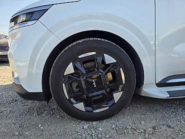 Kia: Kia Carnival: 2022 г., Минивэн — 23