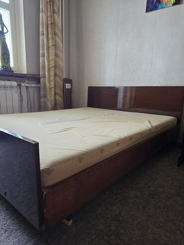 Полутораспальные кровати: Кровать 1,5 спальная .б/у