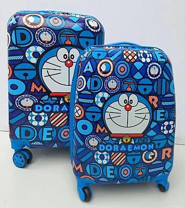 Putni koferi i torbe: Set kofera Doraemon – 2 komada - Dizajn: šareni plavi print sa likom — 3