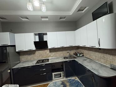 ag qara kuxna mebelleri: *ZB* *MƏTBƏX MEBELİ* Qiymət *499 AZN* ölçü *390 180 yuxarisi ag lakli