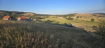 Kuće na prodaju: Na prodaju plac površine 40 ari 12 km od centra Zlatibora. Na placu je — 15