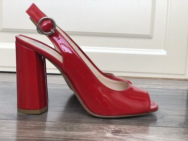 красный туфли: Туфли 37.5, цвет - Красный