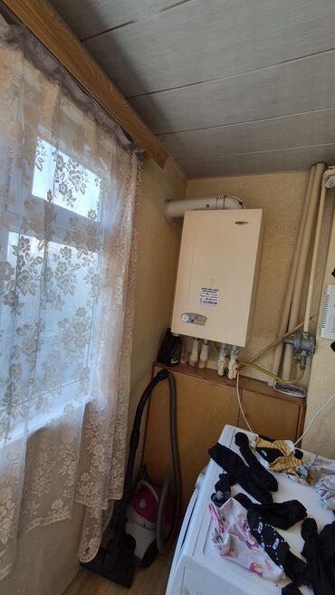 Uzunmüddətli kirayə mənzillər: 3 otaqlı, işıqlı və geniş mənzil. Xüsusiyyətlər: - Zövqlü qonaq — 12