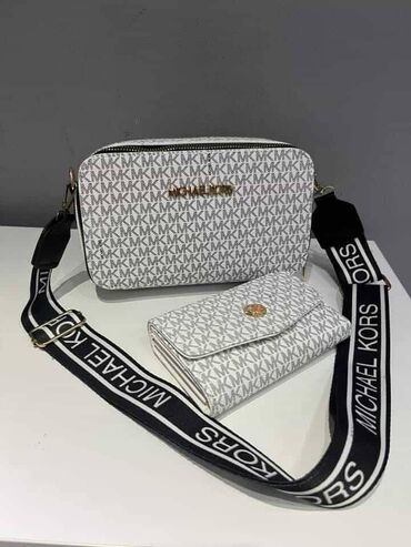 Torbe: Michael Kors torba NOVO

Novo
Replika

fb Moja Kupovina 1 — 13