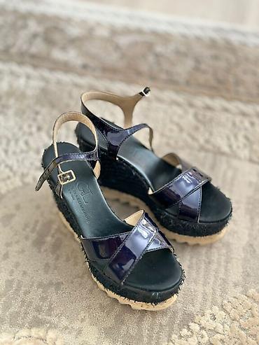 Туфли: 35 / 35,5 размер одевали два раза покупали 5500, каблук очень — 9